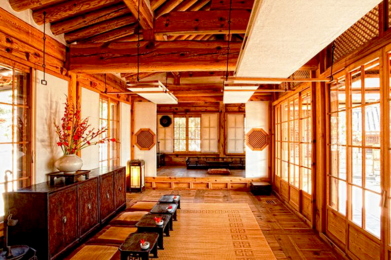 Furniture Museum, Unhyungung Palace & Jogyesa  Temple Tour